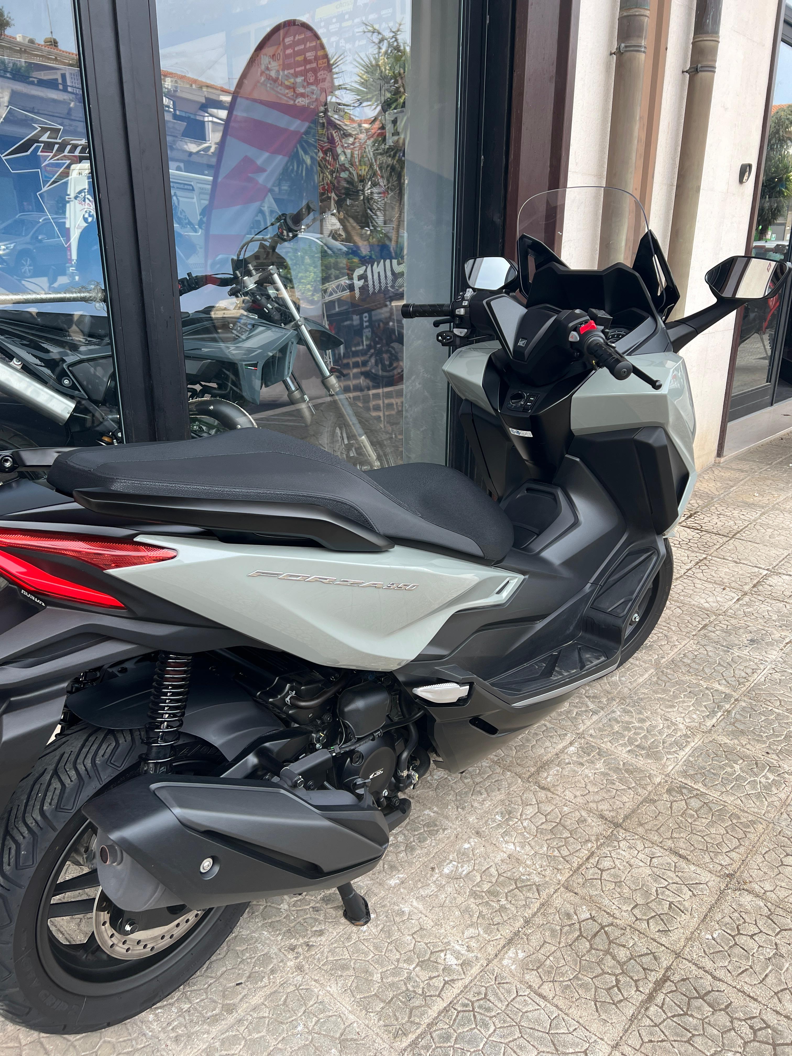 Honda Forza 350 2024