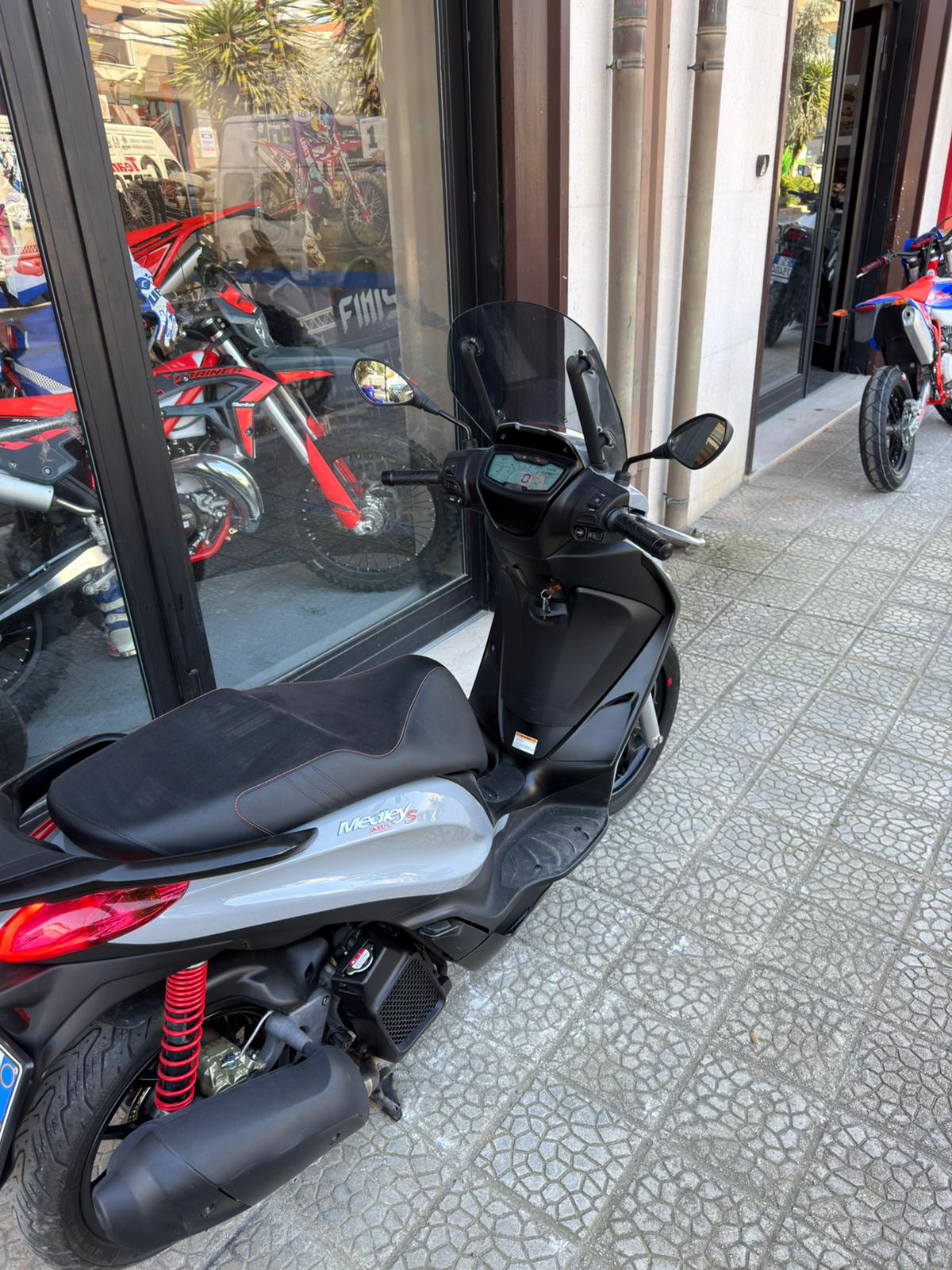 Piaggio Medley 125 S ABS - Grigio Nardò - 2024